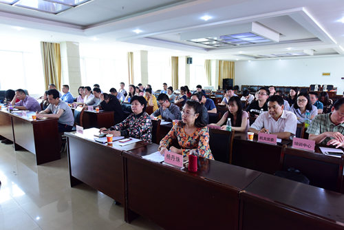 图为“青年论坛”活动现场 图为“青年论坛”活动现场