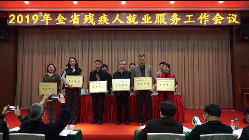 图为颁奖现场 图为颁奖现场