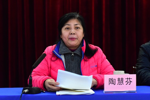 图为省残联党组书记、理事长陶慧芬出席能力大比武手语比赛暨表彰大会 图为省残联党组书记、理事长陶慧芬出席能力大比武手语比赛暨表彰大会