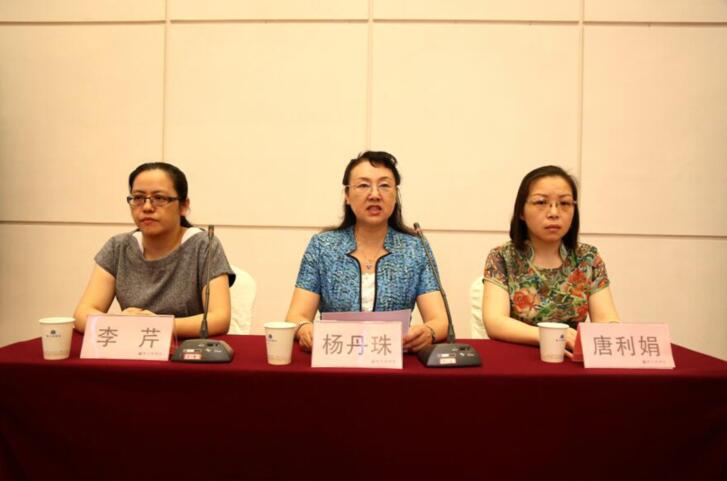 图为杨丹珠同志讲话 图为杨丹珠同志讲话